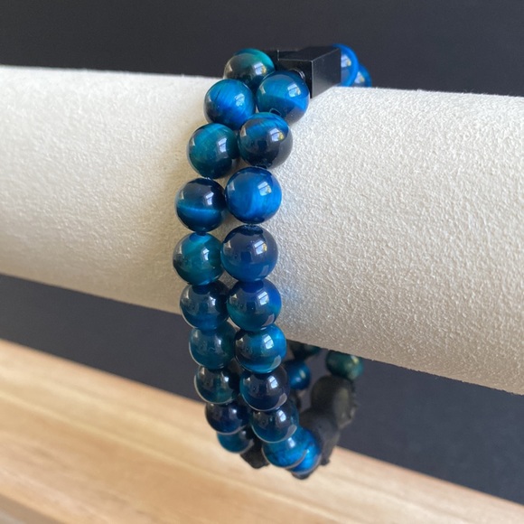Blue-Green Tigers Eye Skull Bead Bracelet - Picture 5 of 7